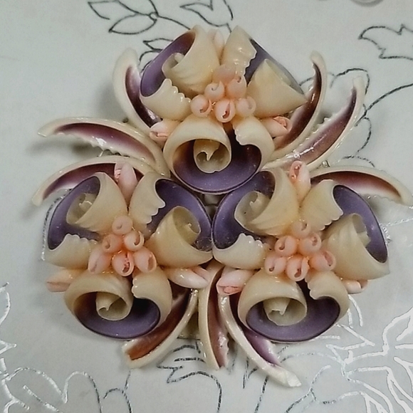 Vintage Mid Century Silvertone Shell Brooch Pin - Picture 7 of 11